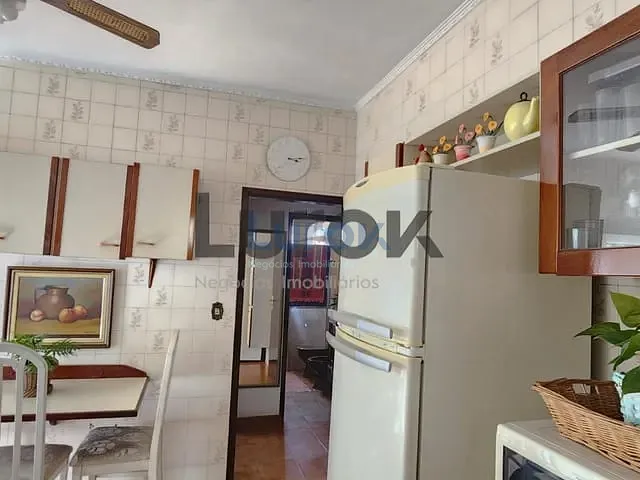 Casa com 379m² 3 quartos e 2 banheiros, à venda, no bairro Vila Embaré em Valinhos