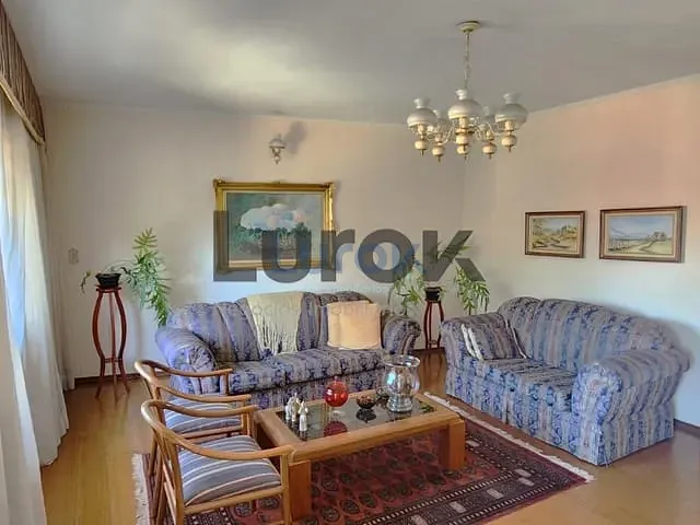Casa com 379m² 3 quartos e 2 banheiros, à venda, no bairro Vila Embaré em Valinhos