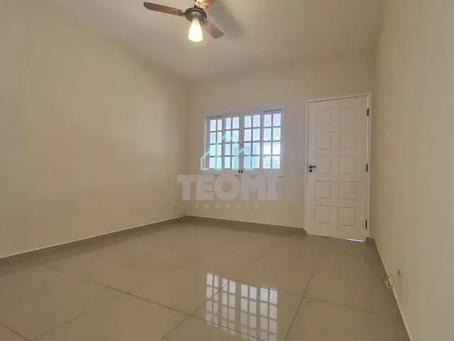 Casa com 125m² 2 quartos e 1 banheiro, à venda, no bairro Parque São Luís em Taubaté