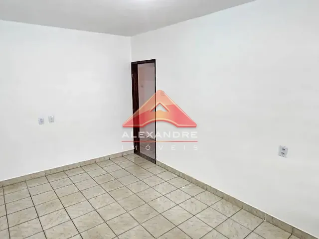 Casa com 250m² 3 quartos e 1 banheiro, para alugar, no bairro Jardim Ismênia em São José dos Campos