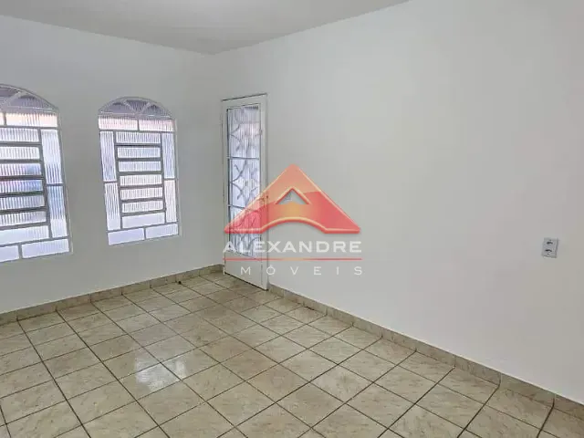 Casa com 250m² 3 quartos e 1 banheiro, para alugar, no bairro Jardim Ismênia em São José dos Campos