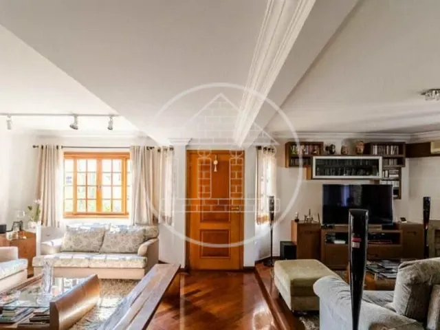 Casa com 450m² 4 quartos e 1 banheiro, à venda, no bairro Brooklin Novo em São Paulo