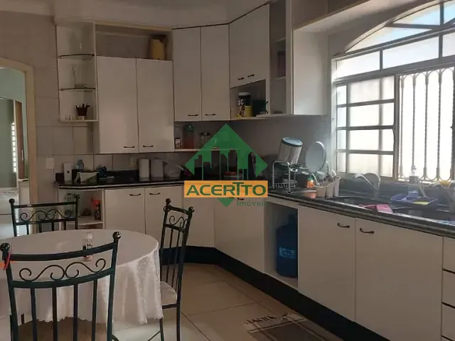 Casa com 300m² 3 quartos e 3 banheiros, à venda, no bairro Dona Amélia em Araçatuba