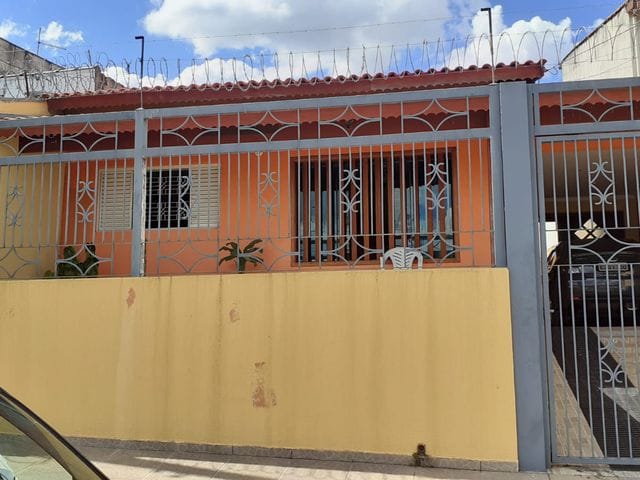 Casa com 330m² 4 quartos e 3 banheiros, à venda, no bairro Parque Manchester em Sorocaba
