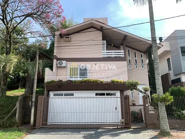 Casa com 360m² 4 quartos e 4 banheiros, à venda, no bairro Centro em Campo Bom