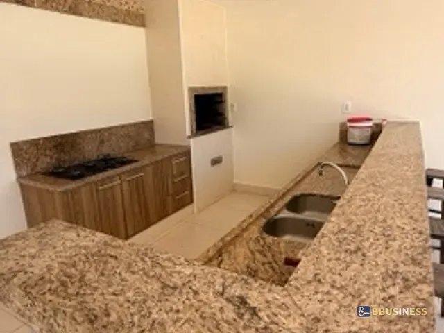 Casa 5 quartos e 2 banheiros, à venda, no bairro Parque Jóquei Club em Campos dos Goytacazes