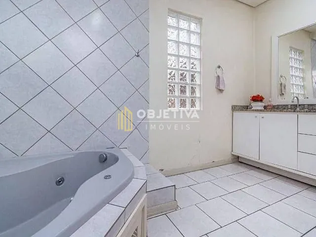 Casa 5 quartos e 4 banheiros, à venda, no bairro Petrópolis em Porto Alegre