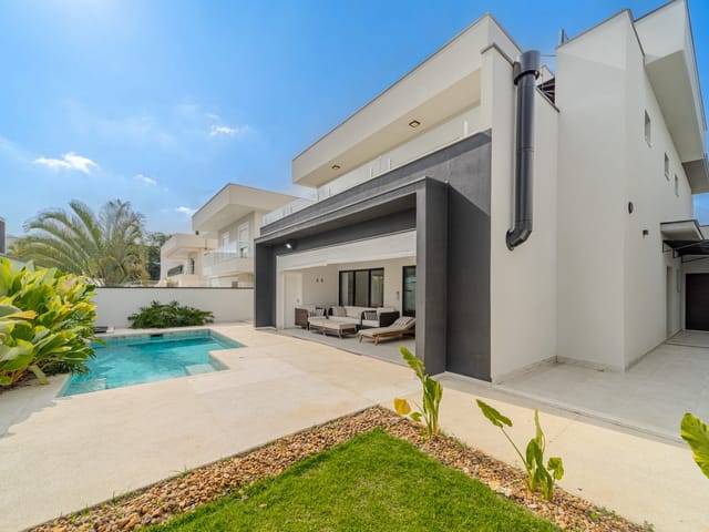 Casa com 450m² 4 quartos e 3 banheiros, à venda, no bairro Jardim do Golfe em São José dos Campos