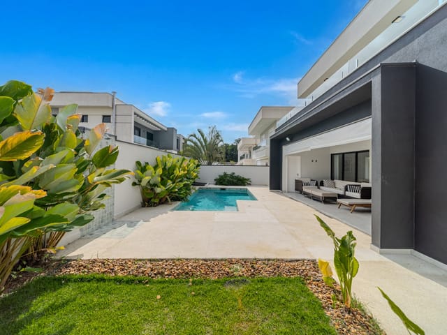 Casa com 450m² 4 quartos e 3 banheiros, à venda, no bairro Jardim do Golfe em São José dos Campos