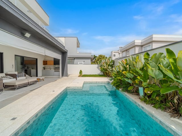 Casa com 450m² 4 quartos e 3 banheiros, à venda, no bairro Jardim do Golfe em São José dos Campos