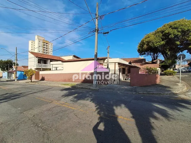 Casa com 300m² 5 quartos e 4 banheiros, à venda, no bairro Santana em São José Dos Campos