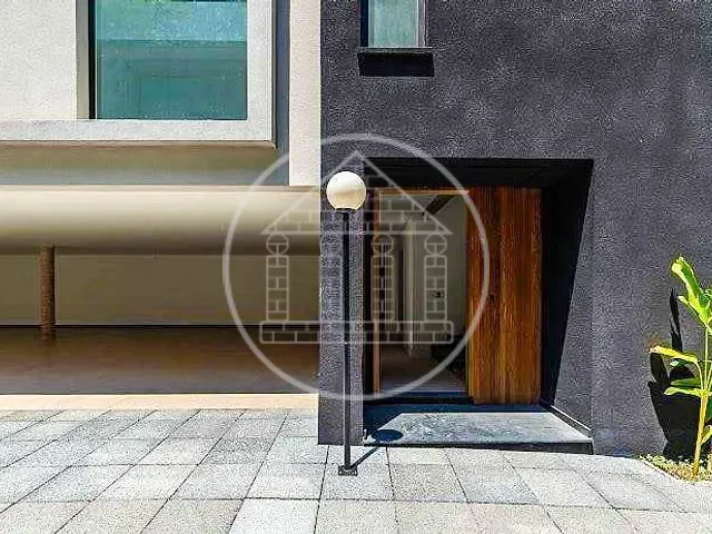Casa com 250m² 4 quartos e 6 banheiros, à venda, no bairro Jardim Cordeiro em São Paulo