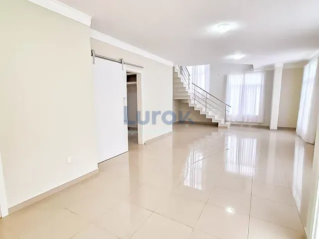 Casa com 246m² 3 quartos e 1 banheiro, à venda, no bairro Fazenda Santana em Valinhos