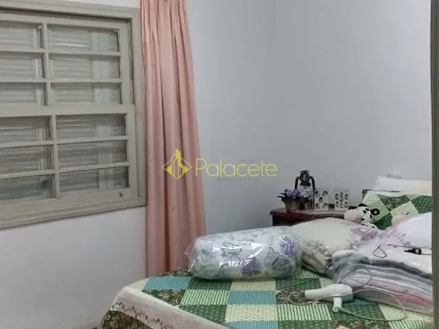 Casa com 140m² 3 quartos e 3 banheiros, à venda, no bairro Parque São Domingos em Pindamonhangaba