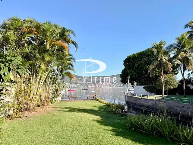 Casa com 1000m² 5 quartos e 6 banheiros, à venda, no bairro São Francisco em Niterói