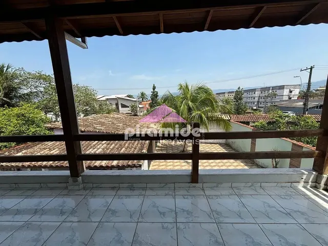 Casa com 386m² 3 quartos e 3 banheiros, à venda, no bairro Pontal de Santa Marina em Caraguatatuba