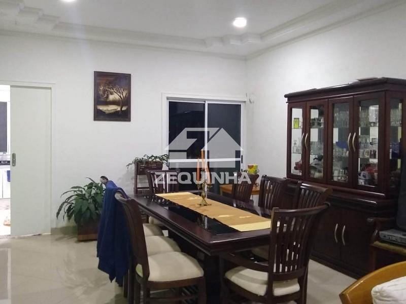 Casa à venda com 3 quartos, 290m² - Foto 2