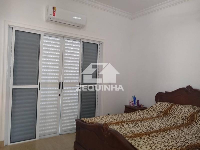 Casa à venda com 3 quartos, 290m² - Foto 7
