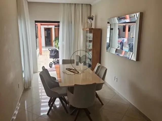 Casa com 302m² 3 quartos e 3 banheiros, à venda, no bairro Vila Indiana em Guaratinguetá