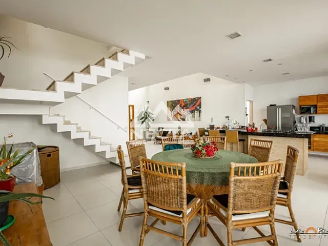 Casa com 630m² 4 quartos e 4 banheiros, à venda, no bairro Sapé em Ubatuba