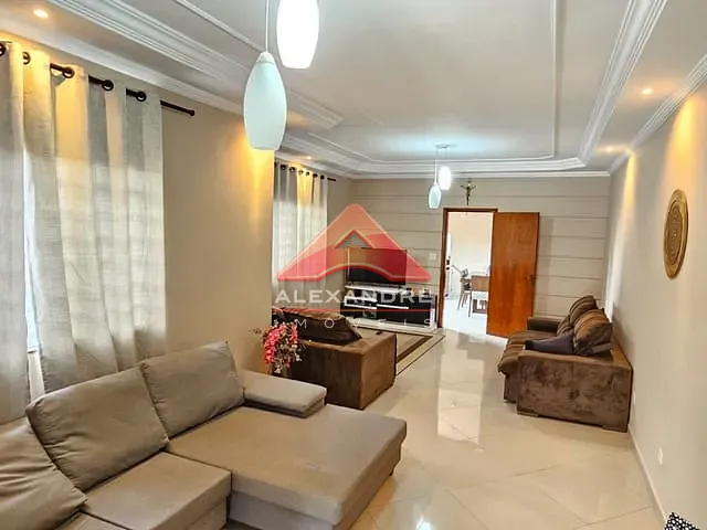 Casa com 270m² 3 quartos e 3 banheiros, à venda, no bairro Vila Maria em São José dos Campos