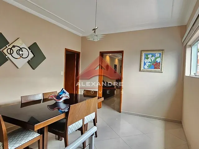 Casa com 270m² 3 quartos e 3 banheiros, à venda, no bairro Vila Maria em São José dos Campos