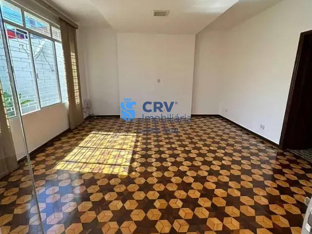 Casa com 300m² 4 quartos e 3 banheiros, à venda ou para alugar, no bairro Jardim Londrilar em Londrina