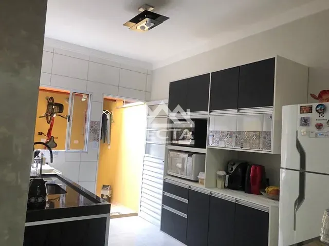 Casa com 78m² 2 quartos e 3 banheiros, à venda, no bairro Massaguaçu em Caraguatatuba