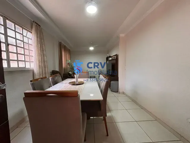 Casa com 200m² 2 quartos e 3 banheiros, à venda, no bairro Conjunto Professora Hilda Mandarino em Londrina
