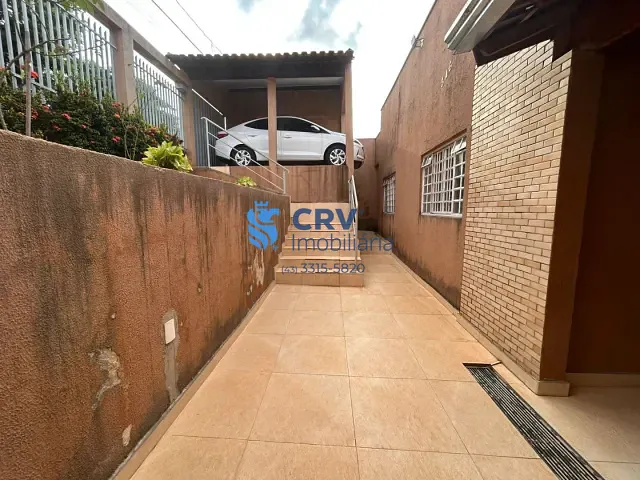 Casa com 200m² 2 quartos e 3 banheiros, à venda, no bairro Conjunto Professora Hilda Mandarino em Londrina
