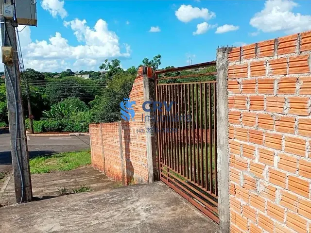 Casa com 394m² 3 quartos e 2 banheiros, à venda, no bairro Conjunto Cafezal 1 em Londrina
