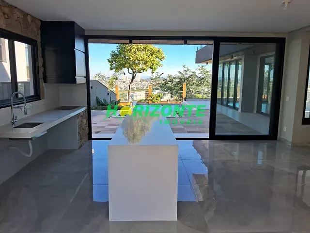 Casa 4 quartos e 5 banheiros, à venda, no bairro Urbanova em São José dos Campos
