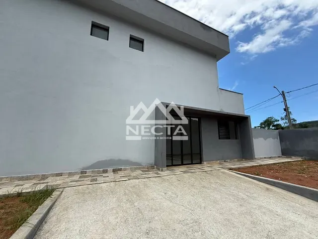 Casa à venda, no bairro Massaguaçu em Caraguatatuba