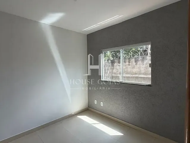 Casa com 250m² 3 quartos e 1 banheiro, à venda, no bairro Parque Los Angeles 1ª Etapa em Goianira