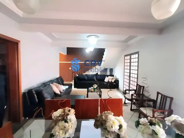 Casa com 250m² 3 quartos e 4 banheiros, à venda, no bairro Jardim Do Leste em Londrina