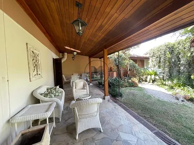 Casa 3 quartos e 4 banheiros, para alugar, no bairro Nova Guará em Guaratinguetá