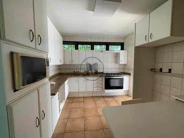 Casa 3 quartos e 4 banheiros, para alugar, no bairro Nova Guará em Guaratinguetá