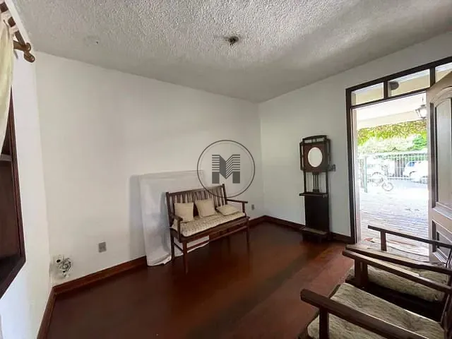 Casa 3 quartos e 4 banheiros, para alugar, no bairro Nova Guará em Guaratinguetá