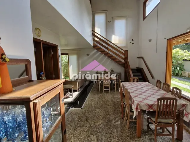 Casa com 450m² 6 quartos e 3 banheiros, à venda, no bairro Perequê-Açu em Ubatuba