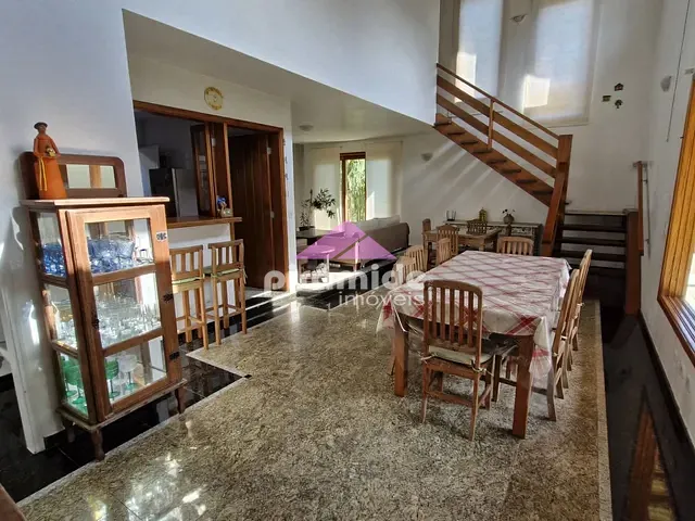 Casa com 450m² 6 quartos e 3 banheiros, à venda, no bairro Perequê-Açu em Ubatuba