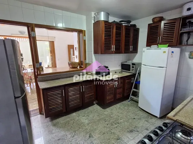 Casa com 450m² 6 quartos e 3 banheiros, à venda, no bairro Perequê-Açu em Ubatuba