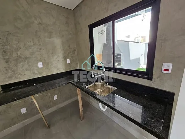 Casa 3 quartos e 2 banheiros, à venda, no bairro Morada dos Nobres em Taubaté