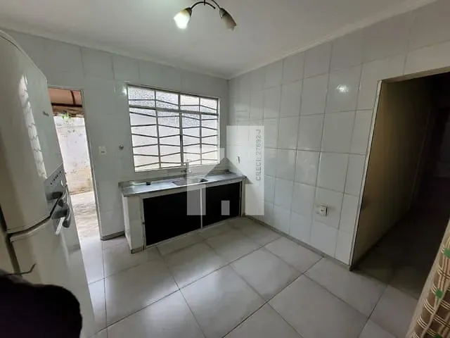 Casa 2 quartos e 2 banheiros, para alugar, no bairro Jardim Pacaembu em Jundiaí