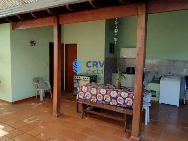 Casa com 300m² 2 quartos e 2 banheiros, à venda, no bairro São Pedro em Londrina