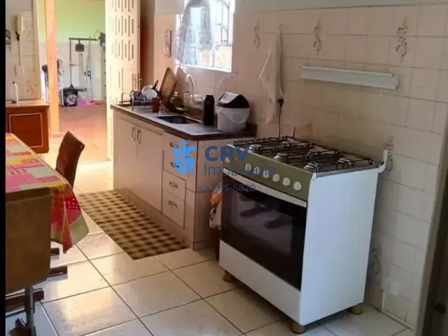 Casa com 300m² 2 quartos e 2 banheiros, à venda, no bairro São Pedro em Londrina