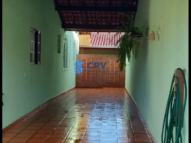 Casa com 300m² 2 quartos e 2 banheiros, à venda, no bairro São Pedro em Londrina