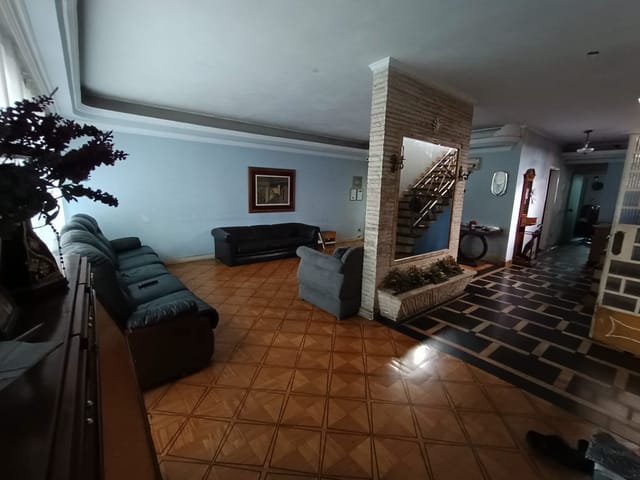 Casa com 245m², à venda ou para alugar, no bairro Centro em Pindamonhangaba