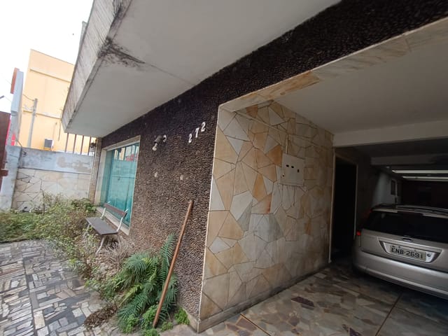 Casa com 245m², à venda ou para alugar, no bairro Centro em Pindamonhangaba