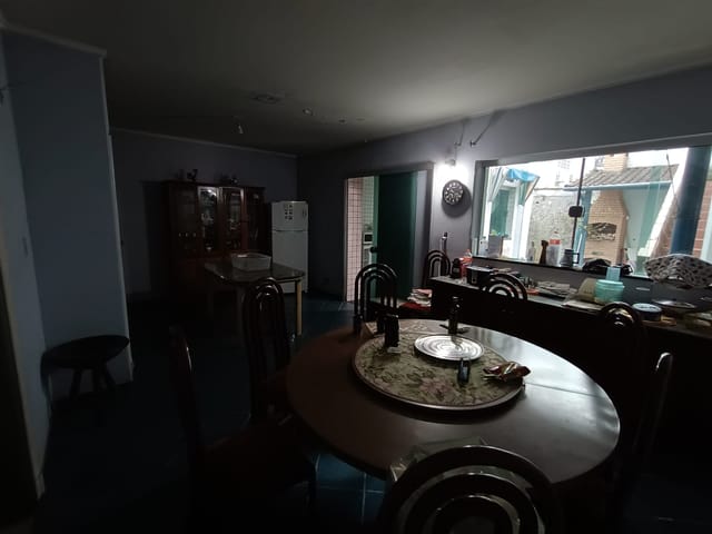 Casa com 245m², à venda ou para alugar, no bairro Centro em Pindamonhangaba