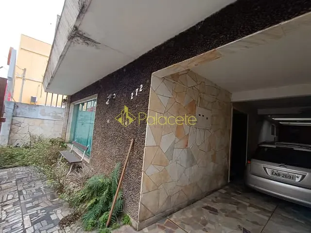 Casa com 245m², à venda ou para alugar, no bairro Centro em Pindamonhangaba
